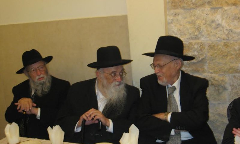 עם גיסיו הגר"ח גריינמן והרב דוד גריינמן זצ"ל 