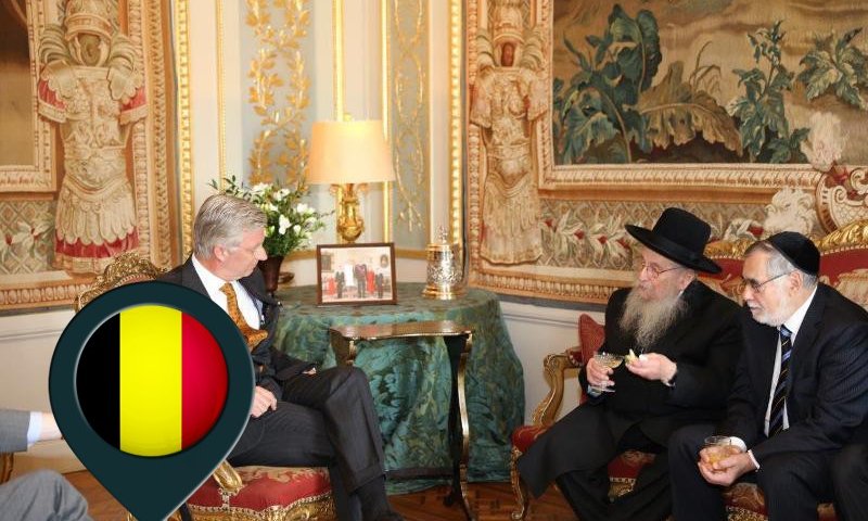 ראשי הקהילה עם מלך בלגיה. צלם:Joods Actueel