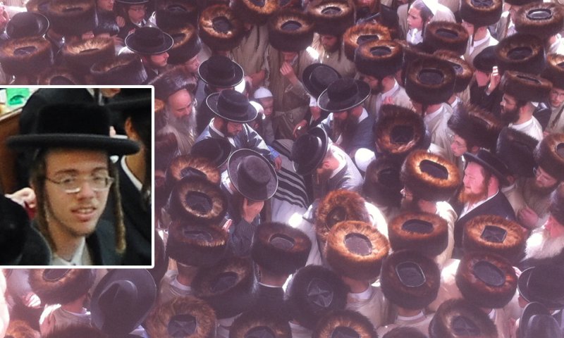 אלפים במסע הלוויה בתולדות אהרן צילום: שוקי לרר 