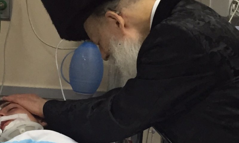הבחור ישראל מאיר דואני בבית החולים. (באדיבות המצלם) 