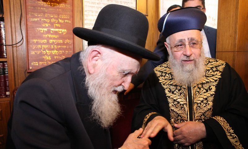 הרבנים מתברכים מהראשון לציון. צילום: שלומי כהן