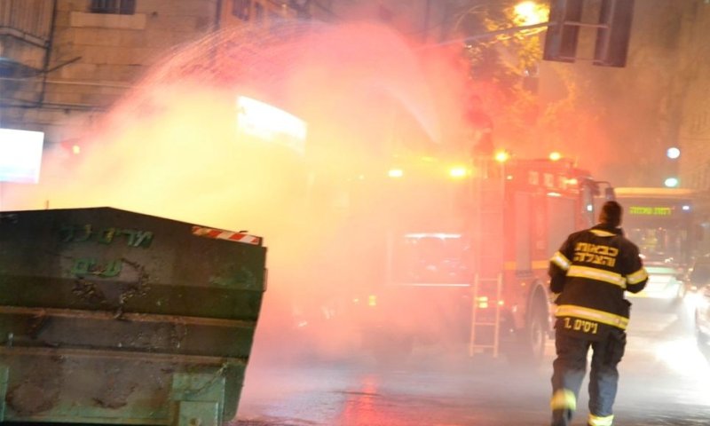 A burning garbage tin on Mea She'arim. Illustration photo: News 24