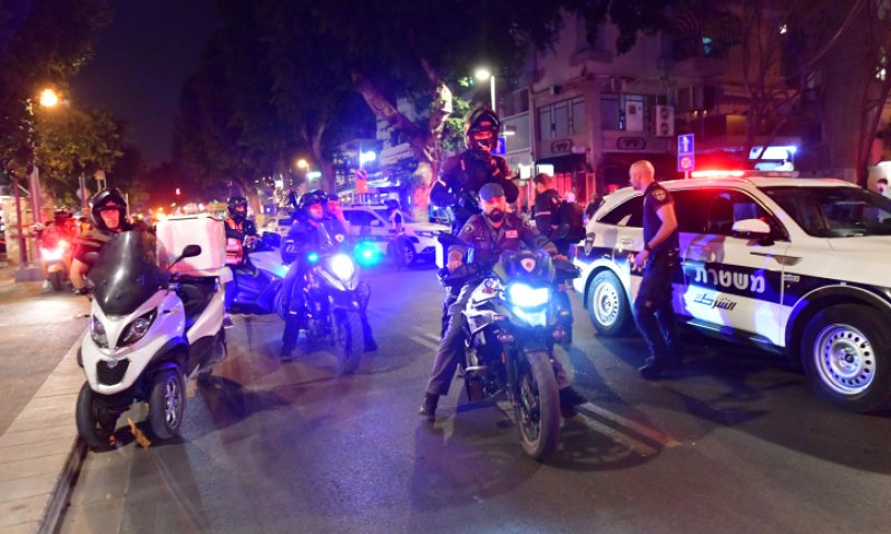 כוחו המשטרה ברחוב דיזינגוף