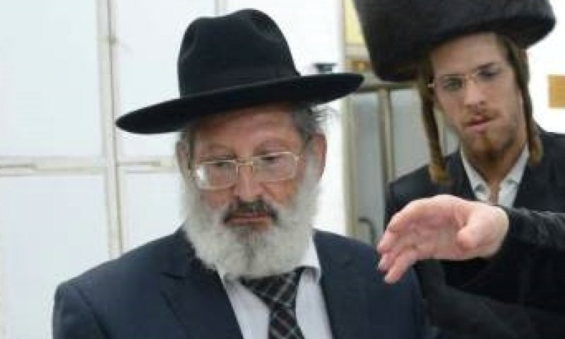 Rabbi Chaim Kahn z"l last Purim. Photo: Shuki Lehrer