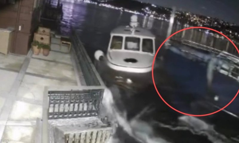 איסטנבול: ספינת תיירות התנגשה באחוזה היסטורית בת כ-200 שנה
