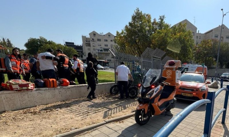 בשתי תאונות שונות: 2 רוכבי אופניים נפצעו בינוני לאחר שהחליקו