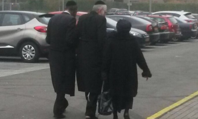 Rabbi Berland this morning at Shachris with his followers