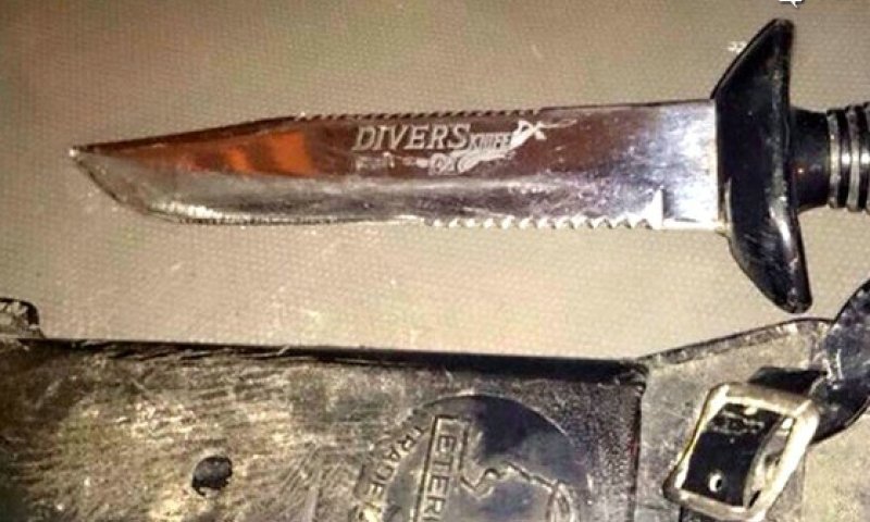 הסכין שנמצאה ברשות החשוד בחברון. צילום: דוברות המשטרה
