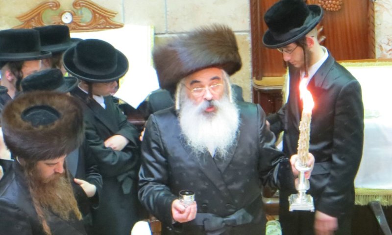 The Rebbe of Dushinsky at Havdalah tonight. Photo: 'Red Mail' 