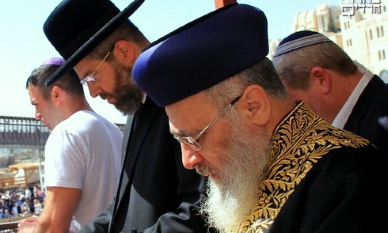 הרבנים הראשיים בתפילה בכותל, צילום: אהרן והב