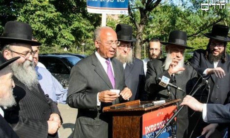 Candidate Bill Thompson in Williamsburg. Photo: Stefanno Gioavani: www.vosizneias.com