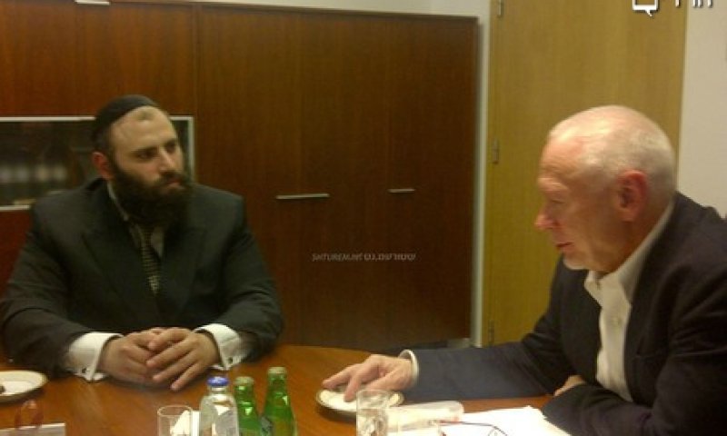 שר הדתות בפגישה עם הרב מרגולין. צילום: EJA; שטורעם