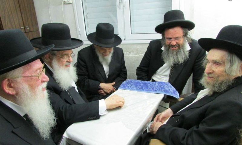 Roshei Yeshivos at the home of Hagaon R' Aharon Leib Steinman this evening