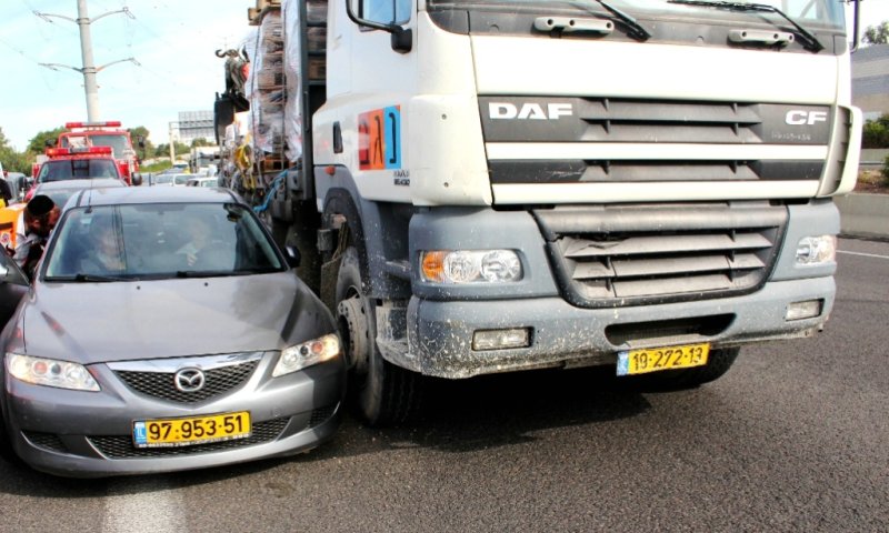 תאונת משאית. צילום: הצלה גוש דן