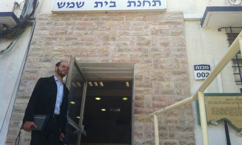 יעקב ליבי בתחנת המשטרה. צילום: יעקב לדרמן