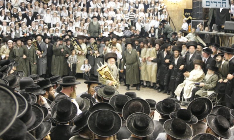 חסידי תולדות אהרן. צילום: מוטי סנדרוביץ