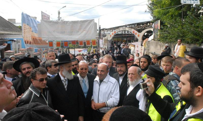 המולה רבה. הגר"י מצגר, משקביץ וחברים מסיירים באזור הציון 