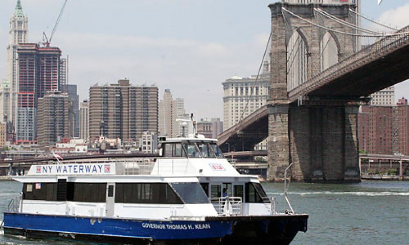 בדרך לברוקלין. מעבורת בניו-יורק (צילום: vosizneias.com)