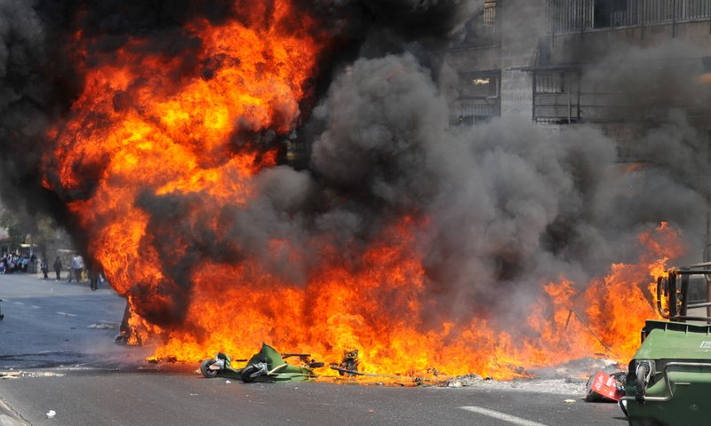 אש זרה של סיקריקים בכיכר השבת. צילום ארכיון: בחדרי חרדים