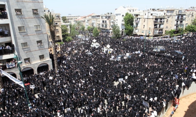 בדרך לכלא. האלפים בבני ברק