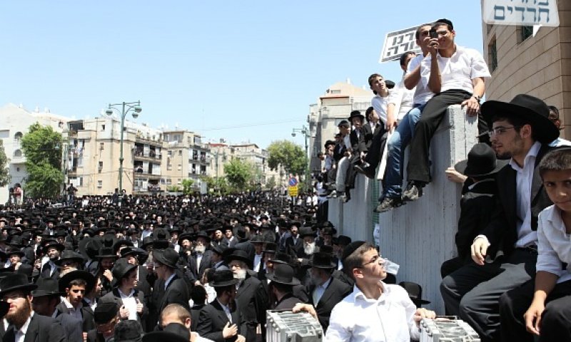 בתוך המפגינים, אברכי בריסק. צילום: יעקב נחומי