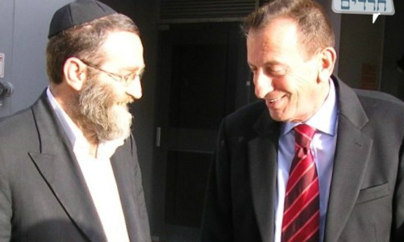משה גפני ורון חולדאי בסיור בתל אביב. צילום ארכיון