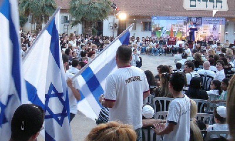 חגיגות יום העצמאות. גם המודיע חוגג