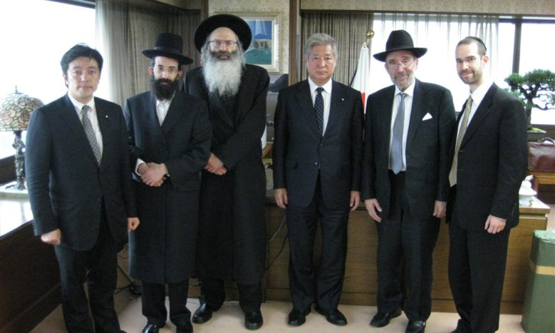נחשף לראשונה: פגישת הרבנים עם שר המשפטים היפני שהובילה לפריצת דרך