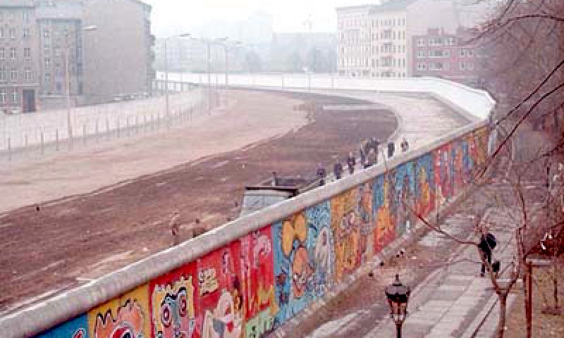 חומת ברלין. מתי יהיו ציורים  על החומה שלנו? צילום: ויקיפדיה