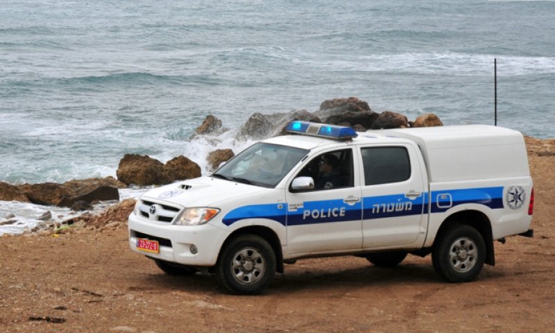 ניידת משטרה בחוף בו בוצע לינץ' באזרח. צילום: פלאש90