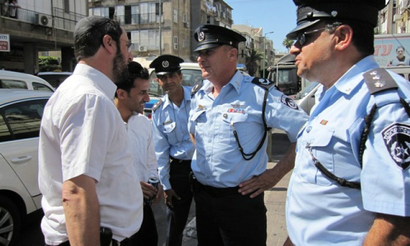 שוטרים בבני ברק. לא מאמינים בהם