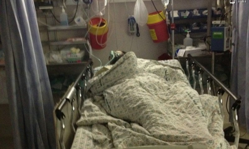 הפצוע משה פרנק בבית החולים. צילום: בחדרי חרדים