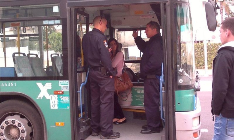 כוחות משטרה באוטובוס. צילום אילוסטרציה