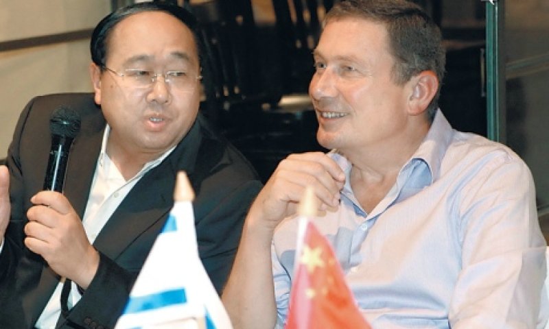 נוחי דנקנר ולי רואוגו, יו"ר ונשיא הבנק הסיני Eximbank, המממן את עסקת  מכתשים אגן
