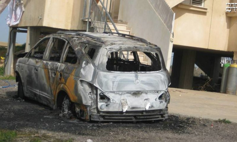 רכבו השרוף של אריאל. צילום: בחדרי חרדים