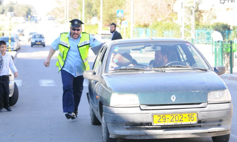 שוטר מתחזה. תמונת אילוסטרציה