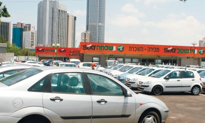 מגרש למכירת מכוניות משומשות. צילום: שלמה sixt