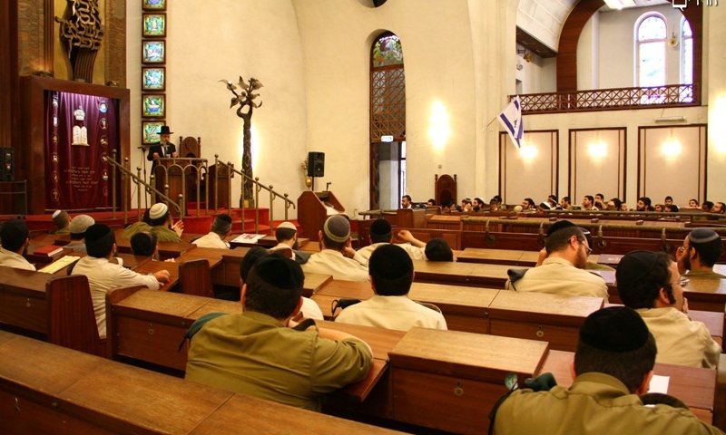 חיילים דתיים בהרצאה. צילום ארכיון: יעקב כהן