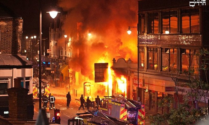 המהומות בלונדון. תמונת ארכיון