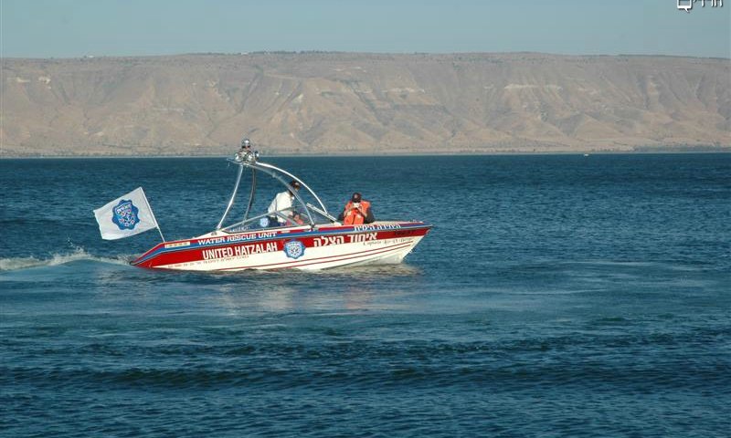 הסירה בכינרת. צילום: בחדרי חרדים 