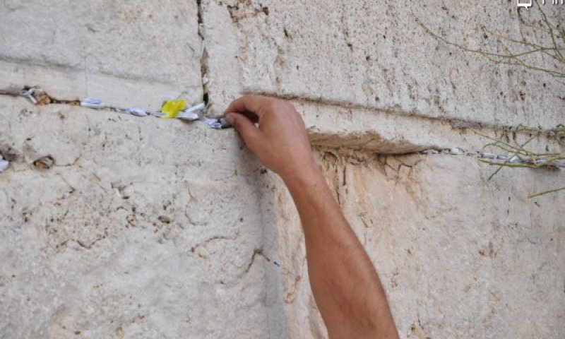 דוחף את הצ'ק? הכותל המערבי. תמונת ארכיון