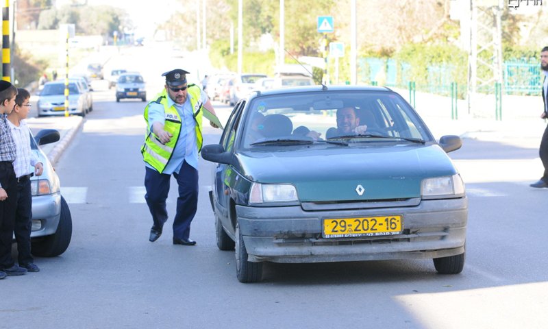 שוטר תנועה בעבודתו. צילום ארכיון