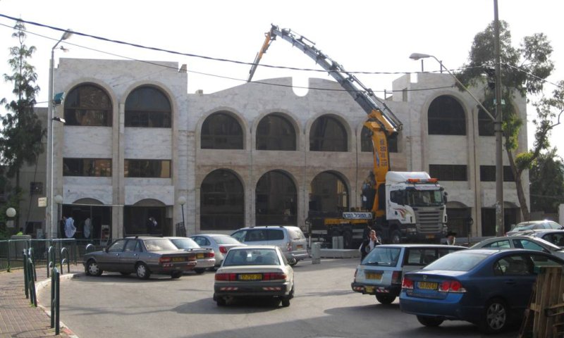 הבנין מתרחב. צילום: אהרן ברוך ליבוביץ