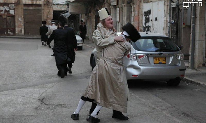 שיכורים. צילום: יעקב נחומי. למצולמים אין קשר לנכתב בידיעה