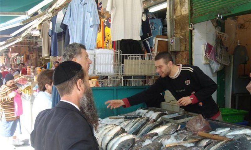 דרושים אנשי מכירות. צילום: דב האזרחי