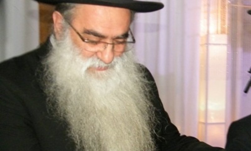 הרב רפאל כהן בחתונת בתו לפני מספר ימים
