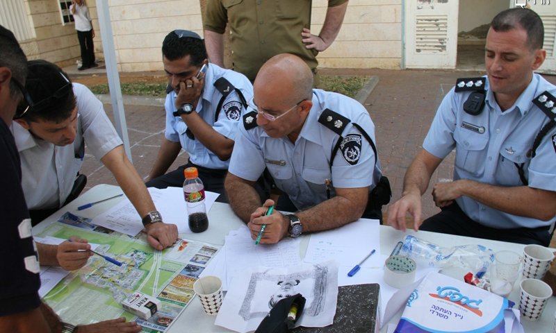 חיפוש אחר ילד נעדר. צילום: יצחק לב ארי