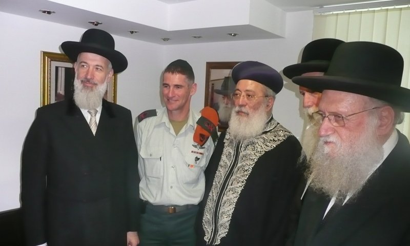 הגר"ש קוק, הרבנים הראשיים ואלוף פיקוד העורף 