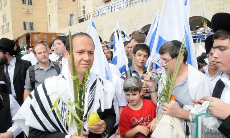 ניר ברקת. האיר כל ה'מזרח'