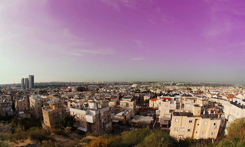 צפיפות הדיור בבני ברק (צילום: ישראל ברדוגו)